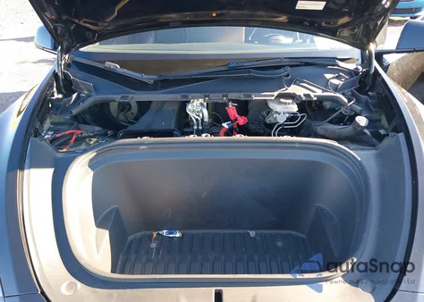 2022 Tesla Model Y Performance Dual Motor All-Wheel Drive z USA, uszkodzony, nr VIN 7SAYGDEF7NF373292